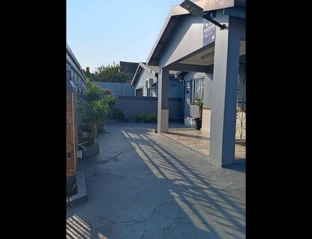 4 BEDROOM HOUSE FOR SALE IN TRENANCE MANOR